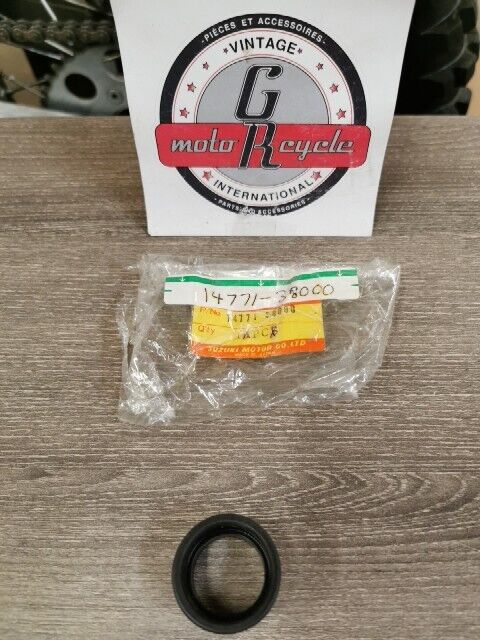 NEW NOS SUZUKI TS185 TS250 1977 -1981 EXHAUST CONNECTOR 14771-38000 S38