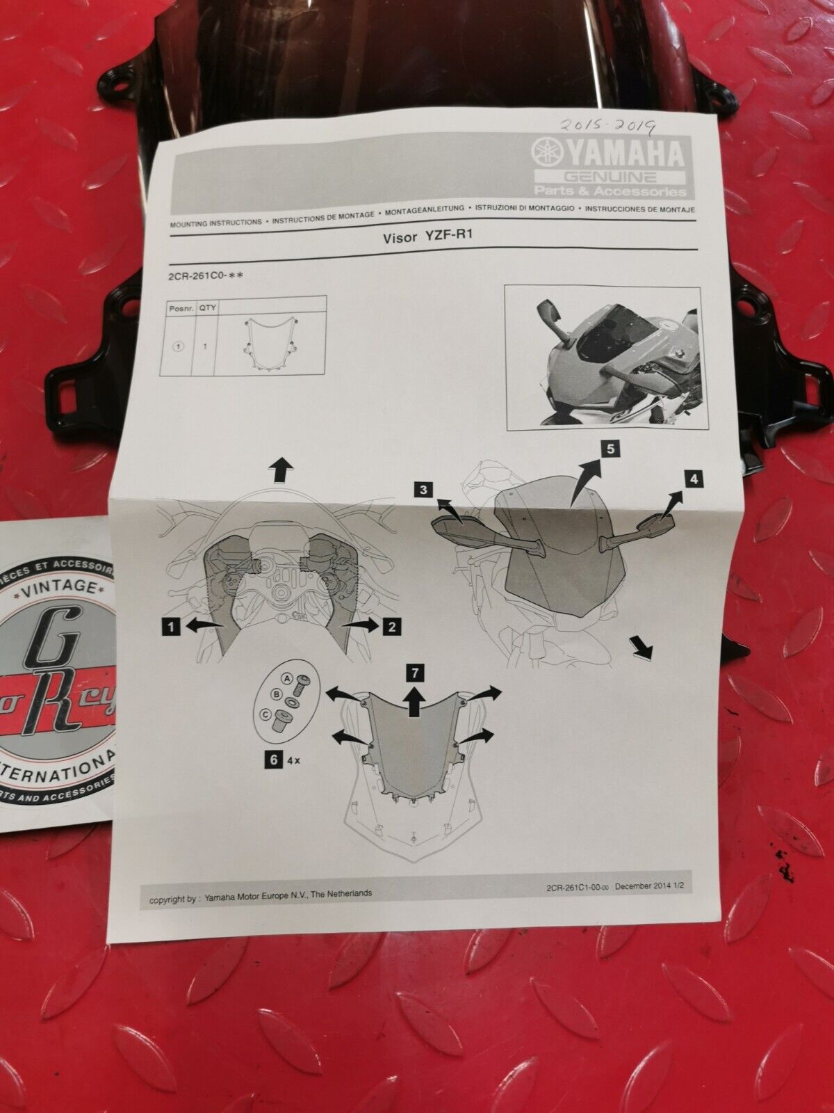 NOS Yamaha YZF-R1 R1 WINDSHIELD SPRINTSCREEN SMOKE 2CR-261C0-00-00 YB2