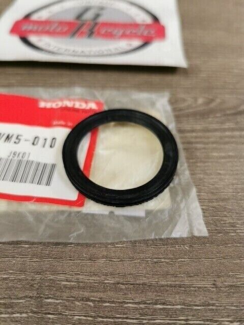 NOS HONDA ATV TRX200 TRX250 1984 - 1987 DUST SEAL STEERING 53213-VM5-010  H105