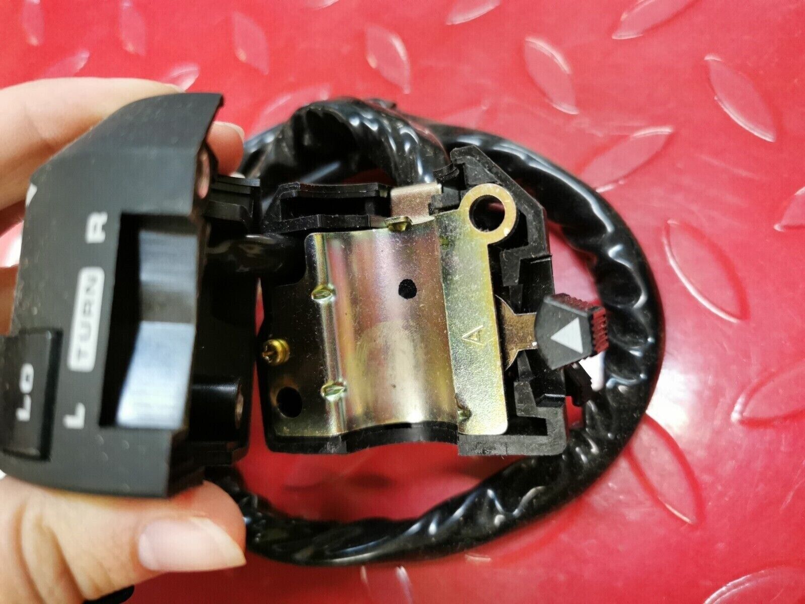 NOS Honda 1984 VF700C SWITCH ASSY., TURN SIGNAL 35200-MB1-870 H10