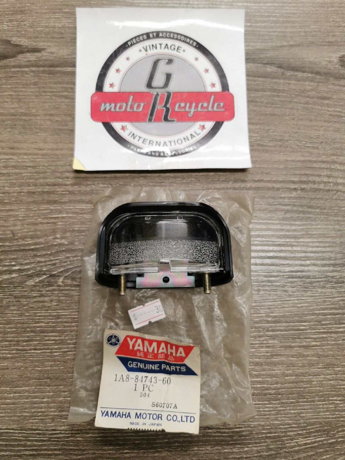 NOS YAMAHA XS360 XS500 1976 1977 COVER LICENSE LAMP 1A8-84743-60-00 Y55