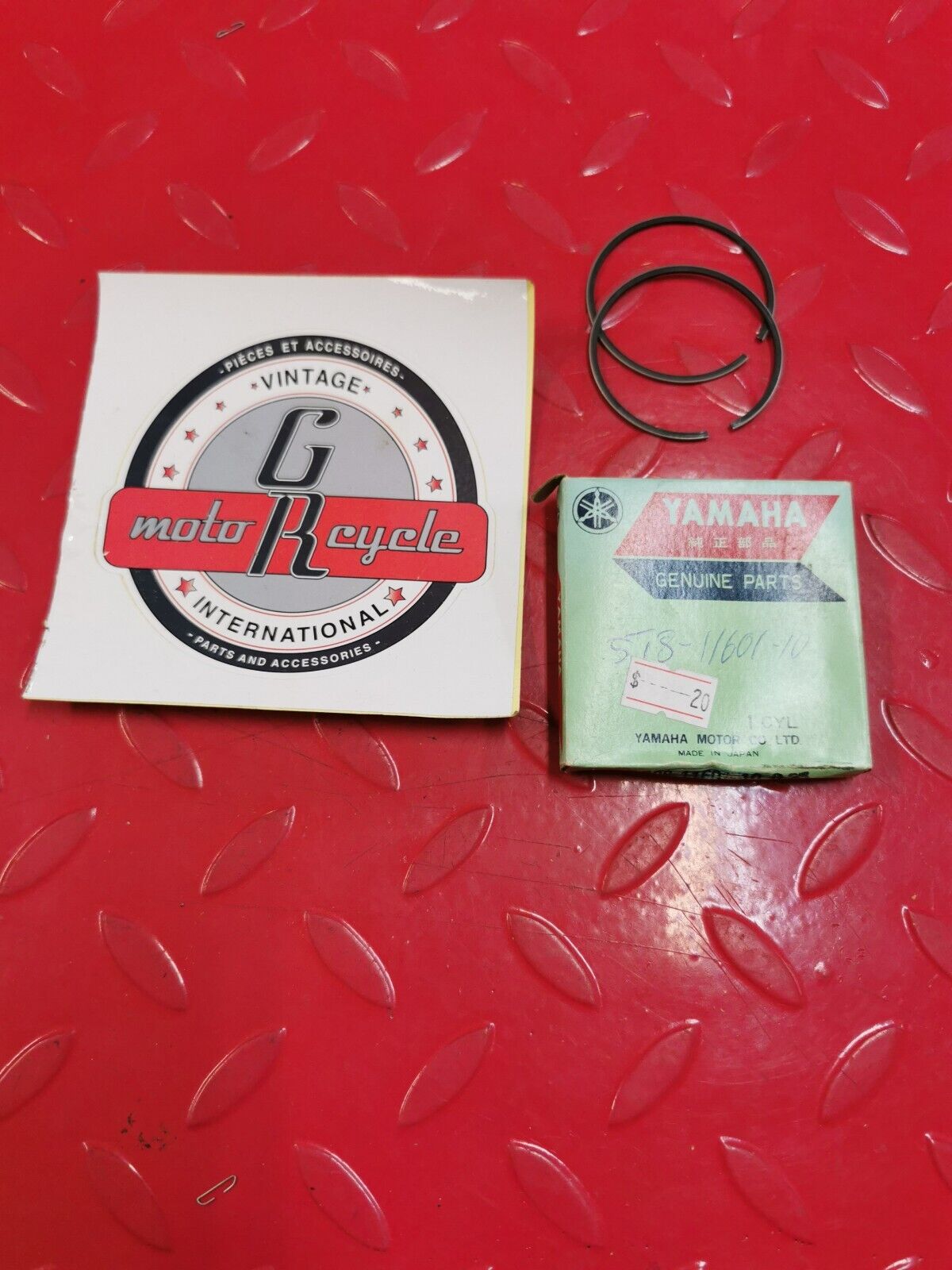 NOS YAMAHA YZ80 1976 - 1980 PISTON RING SET 5T8-11601-10-00 Y32