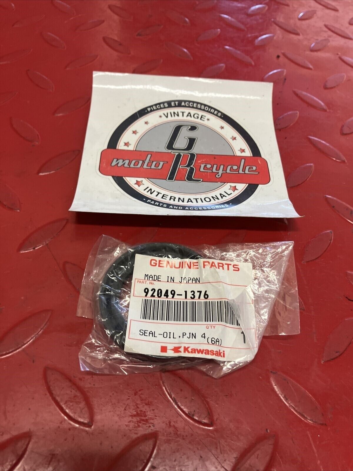 NOS KAWASAKI OIL SEAL 92049-1376 K11