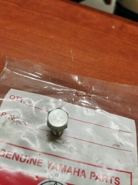 NOS Yamaha TT500 XS650 BOLT 97301-10016 SUB 97011-10016-00 97017-10016-00 Y129