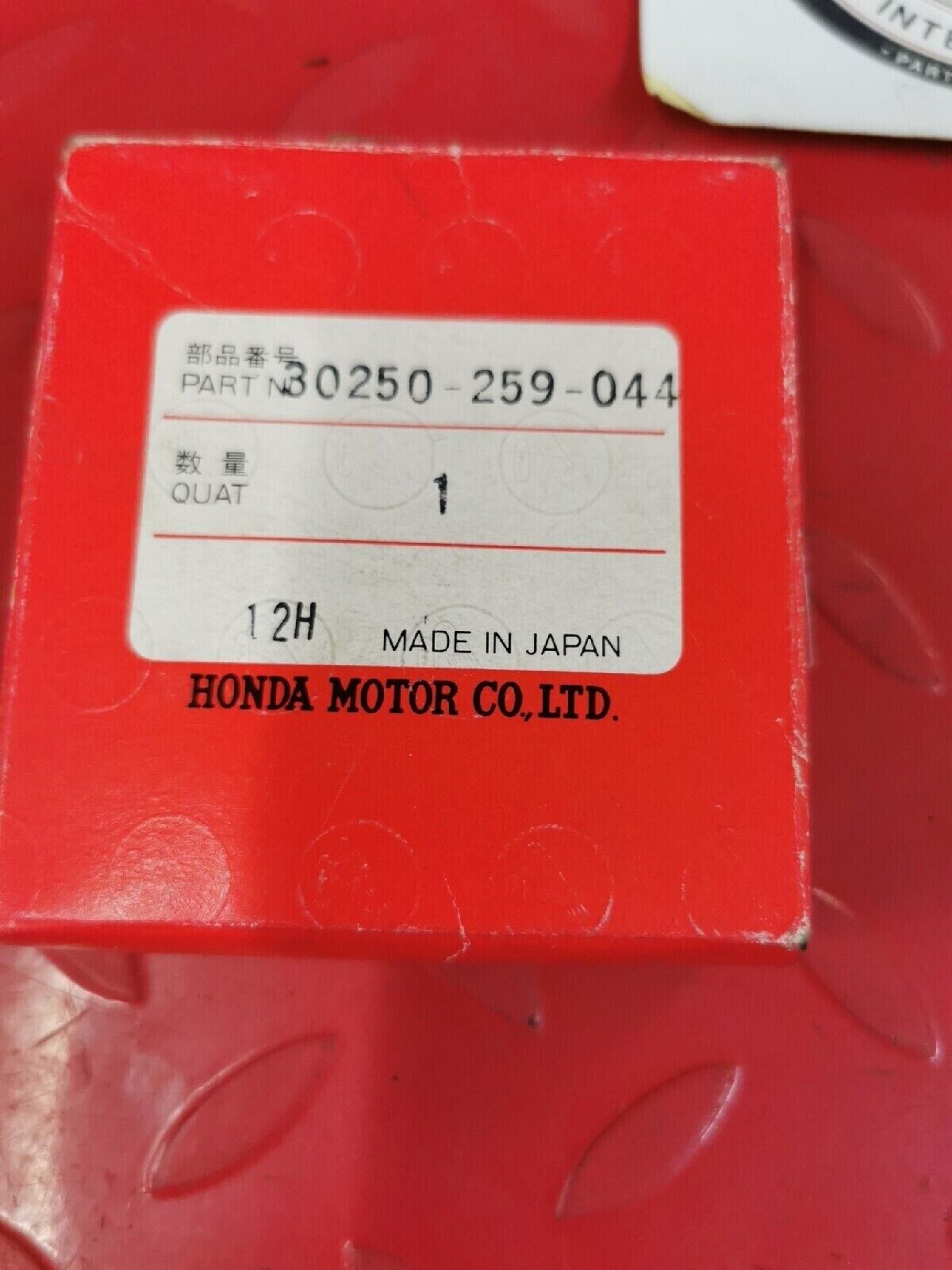 NOS HONDA CA77 CA72  CONDENSER 30250-259-044  H39