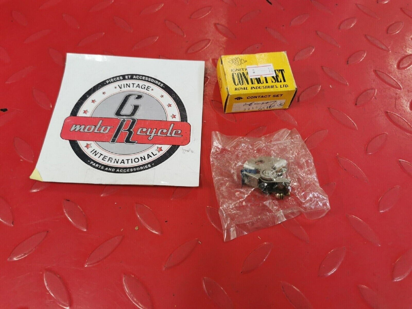 NOS  Suzuki   GT380  1972 - 1977   Contact Breaker Point 33160-33010 J11