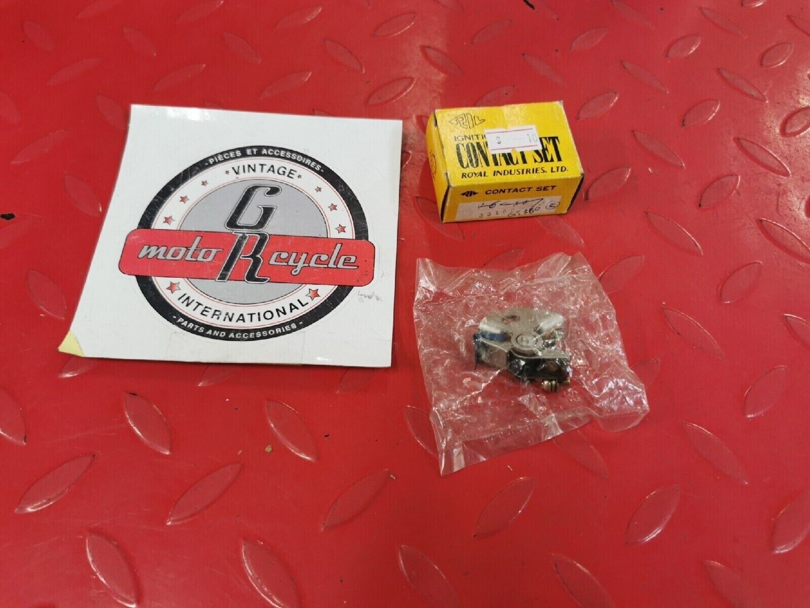 NOS  Suzuki   GT380  1972 - 1977   Contact Breaker Point 33160-33010 J11