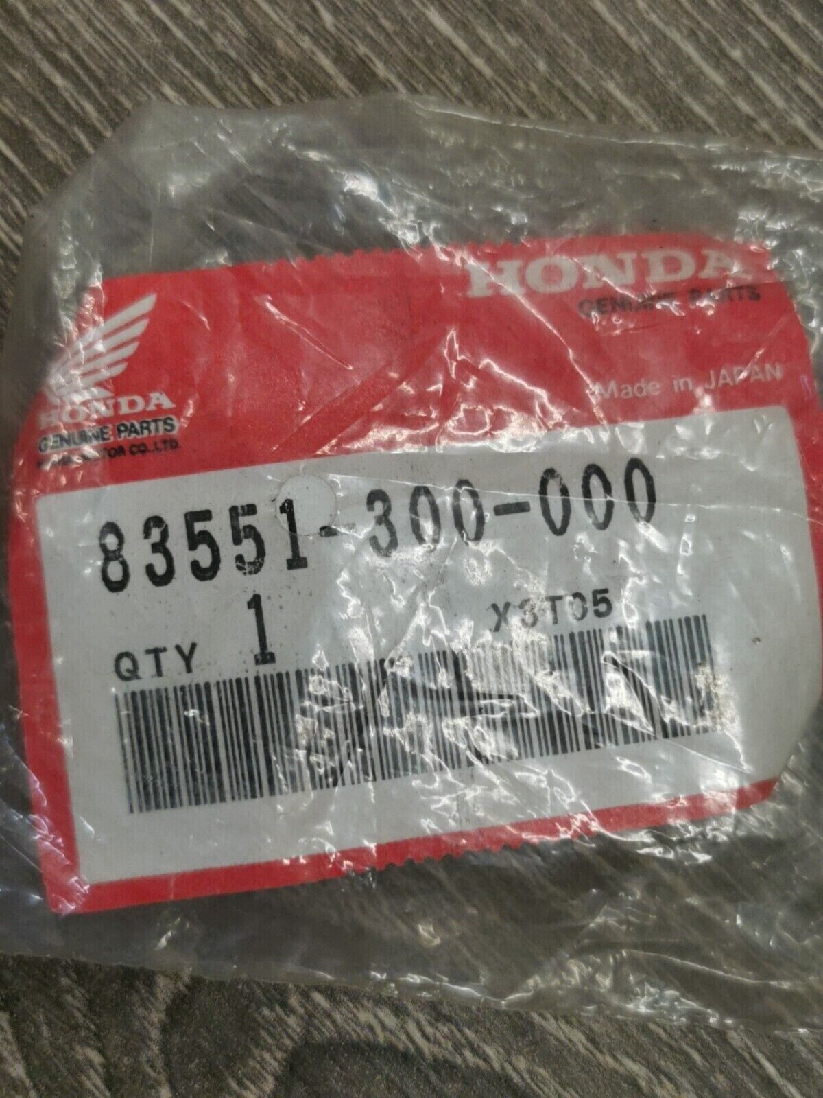NOS HONDA XL250S AIR CLEANER HOUSING GROMMET 83551-300-000 H57