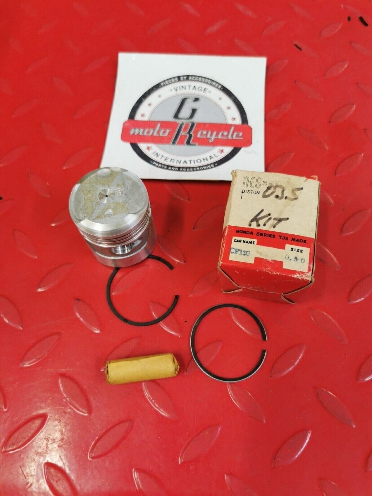 NOS HONDA S65  PISTON OS 0.50 KIT  MISSING OIL RING  13103-035-010 H40