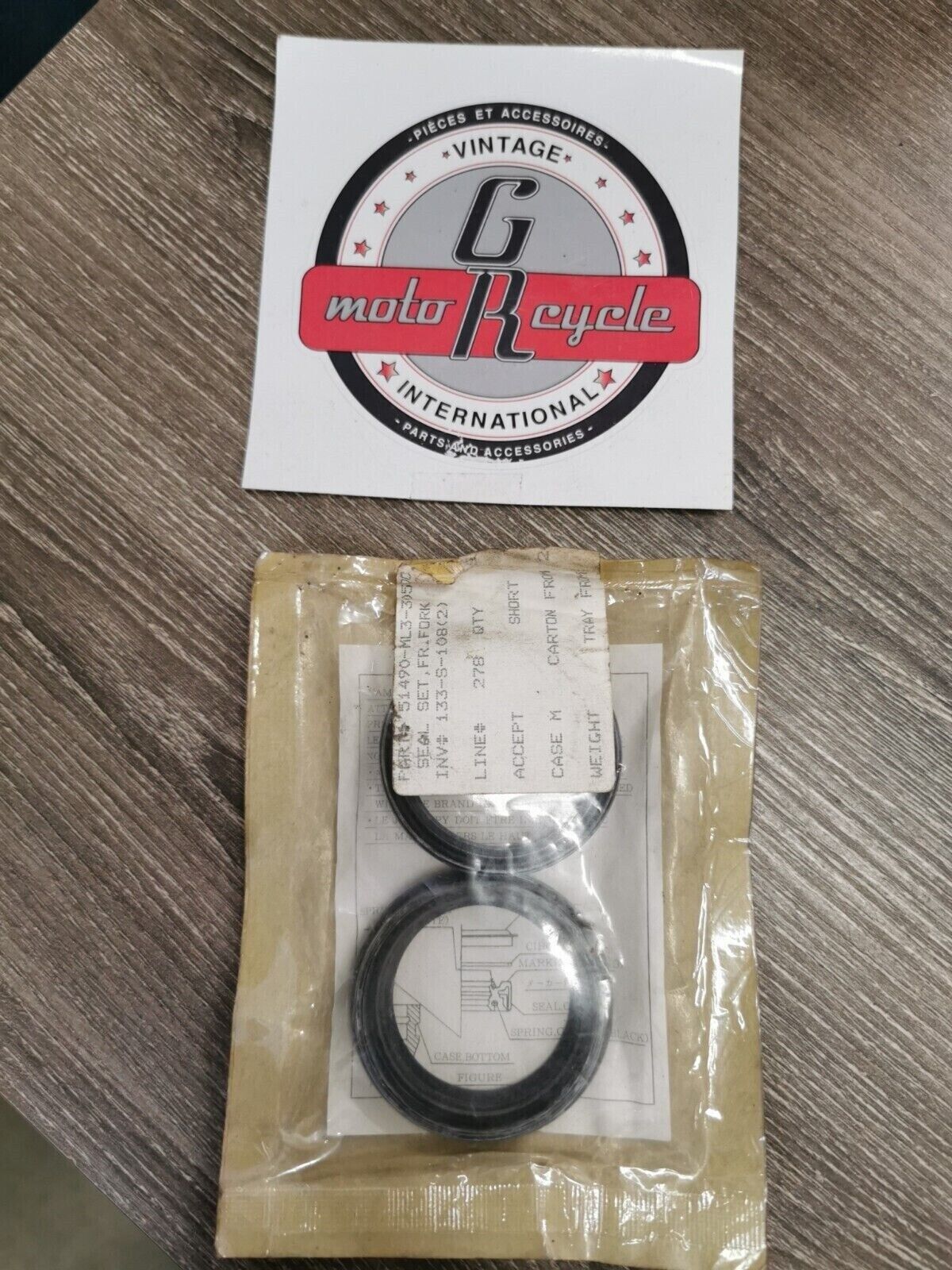 NOS HONDA CR250R FORK SEAL SET 51490-ML3-305 H56