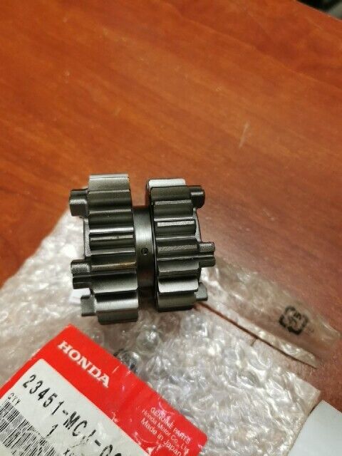 NOS Honda CBR900R MAINSHAFT THIRD FOURTH GEAR (20/20T) 23451-MCJ-000 H108