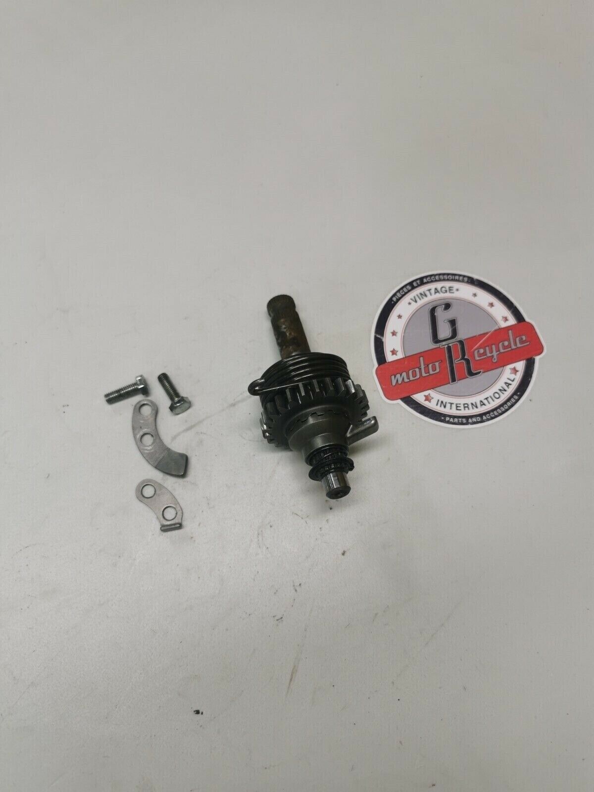 Kawasaki KX125 1980 kickstarter kick starter shaft spindle gear 13066-1005