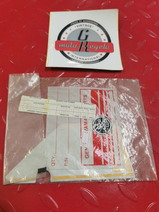 NOS YAMAHA MJ50 1982 EMBLEM 1 4J2-21781-00-00 Y28