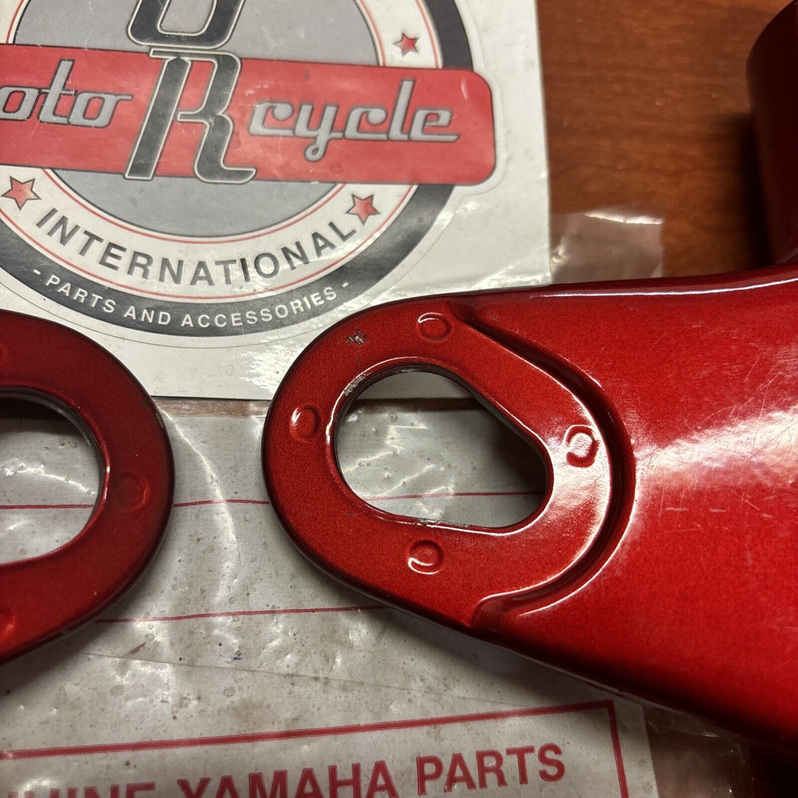 NOS Yamaha UPPER COVER KIT BRILLIANT RED 256-23121-61-63 256-23131-61-63 Y174