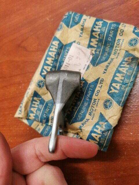 NOS Yamaha DT2 DT3 RT1 RT2 RT3 SHIFT FORK 291-18511-01-00 SUB 291-18511-00- Y116