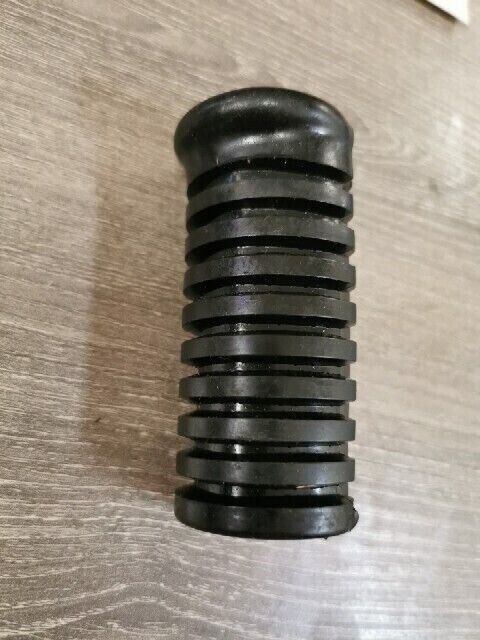 NOS YAMAHA TX500 TX650 TX750 XS500 COVER FOOTREST 341-27423-00-00 Y190