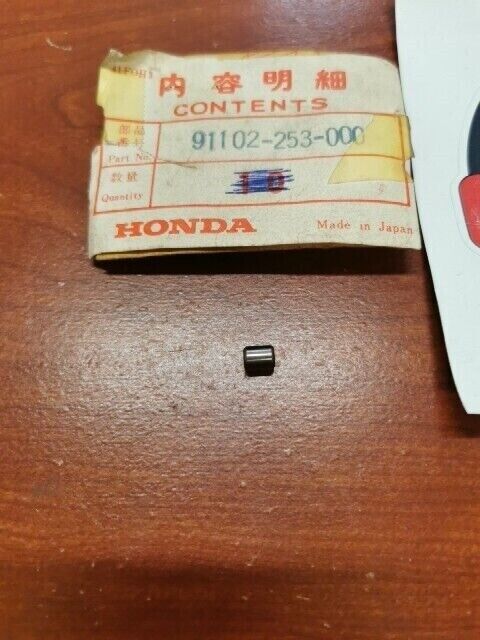 NOS Honda C70 C72 C75 C77 ROLLER (5X6.25) 91102-253-000 H68