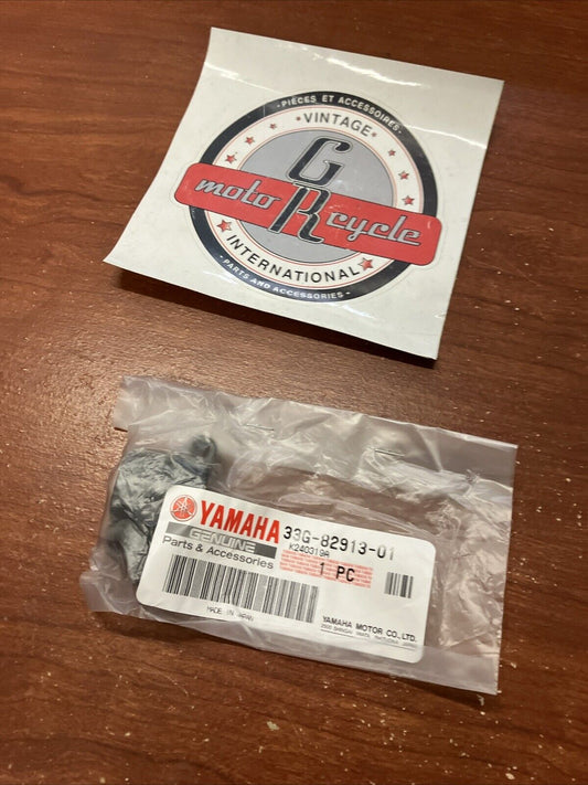 NEW NOS YAMAHA LEVER LOWER HOLDER 33G-82913-01-00 Superseded by 33G-82913-00 Y51