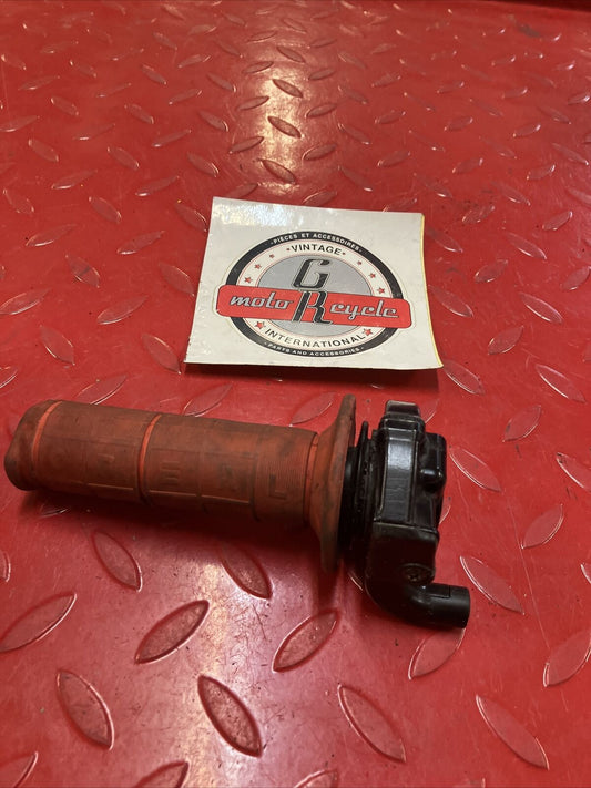 Suzuki RM125 1985 twist throttle housing case 1984