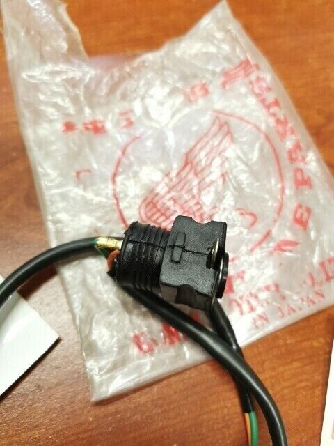 NOS Honda CB1000C LEFT TURN SIGNAL SOCKET 33655-MB1-003 SUB. 33605-MG8-405 H69