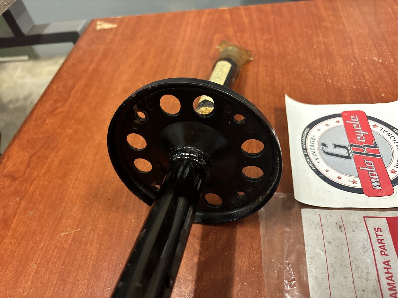 NOS Yamaha GP246F GP292F GS300 SM292 REAR AXLE 853-47520-01-00 Y183