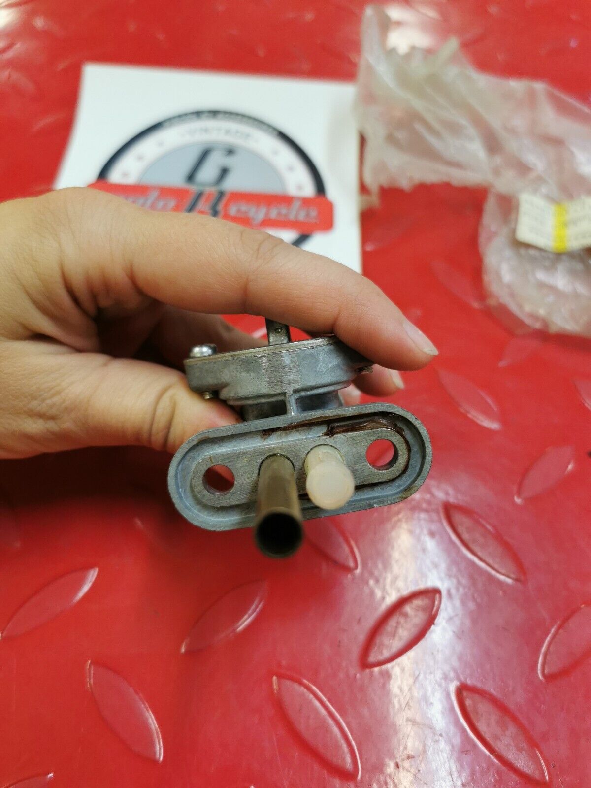 NOS Yamaha FUEL COCK 214-24500-00-00 SUB 214-24500-01-00  498-24500-01-00 Y16