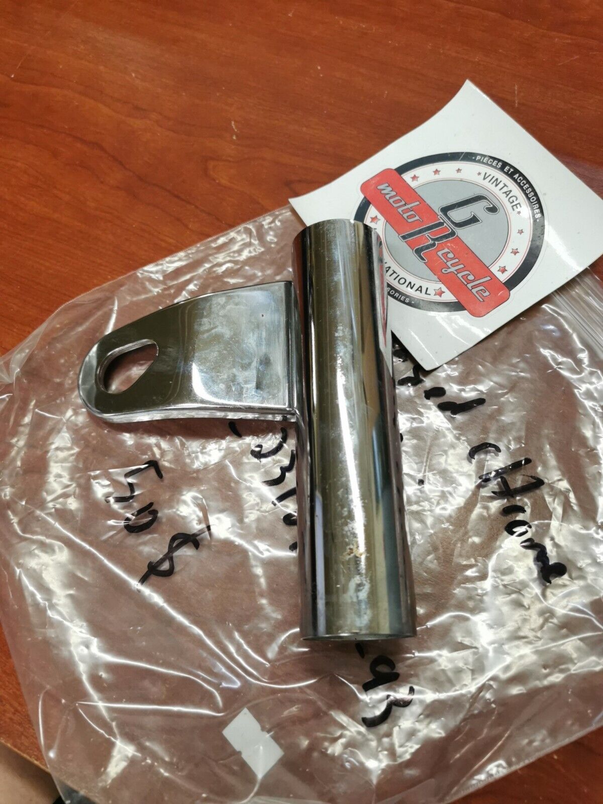 NOS Yamaha XS650 UPPER COVER 1 2M0-23121-00-93 Y86