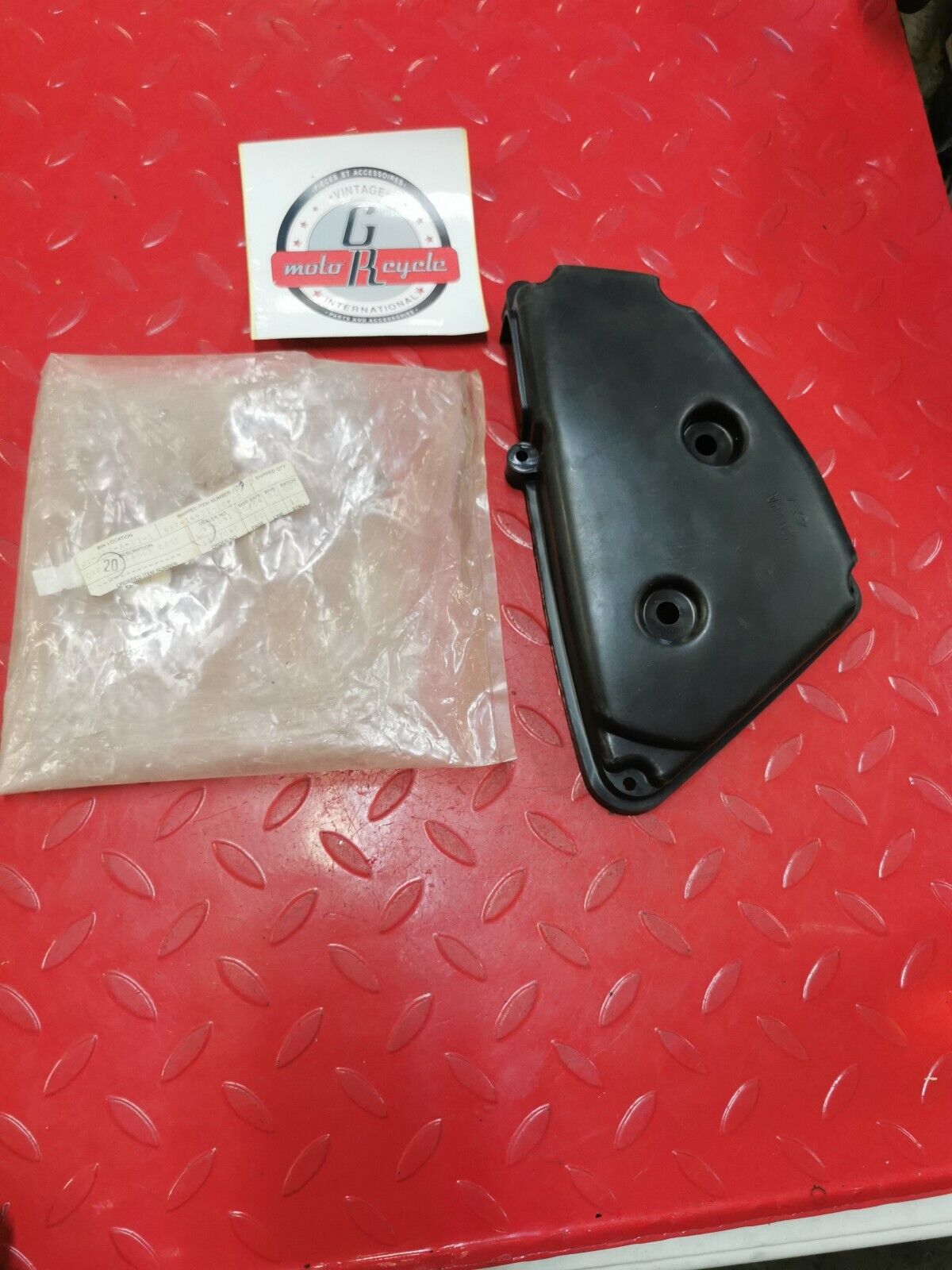 NOS YAMAHA XV750 XV920 1981 1982 1983 CAP CLEANER CASE 2 4X7-14422-00-00 Y29