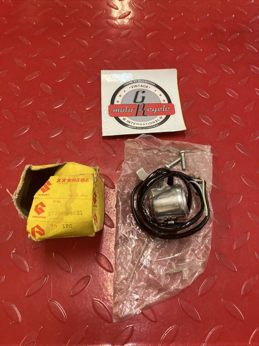 NOS Suzuki RIGHT HANDLE SWITCH UPPER COVER 57301-06821 573-2 S2