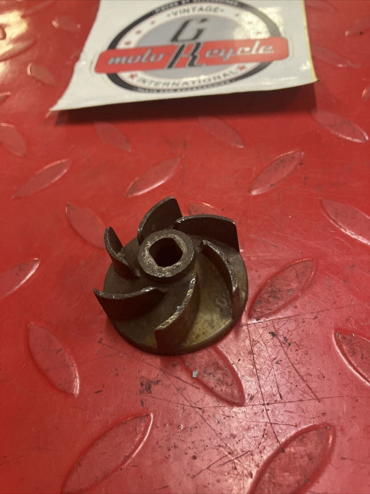 Suzuki RM125 1982 waterpump water pump impeller 2