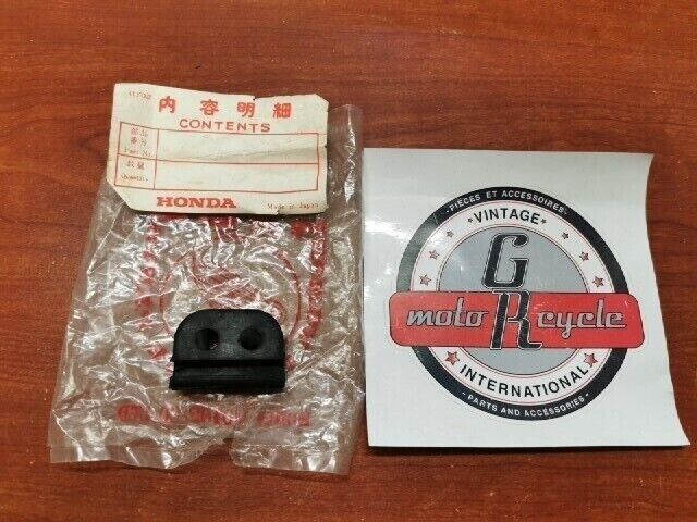 NOS Honda C50 CB125 CB200 MT250 REAR WINKER RUBBER 33606-354-000 H69