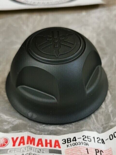 NOS YAMAHA  YFM7FGPHW YFM70KDXJG  YFM7FGZB CAP WHEEL 1HP-F512A-00-00 Y104
