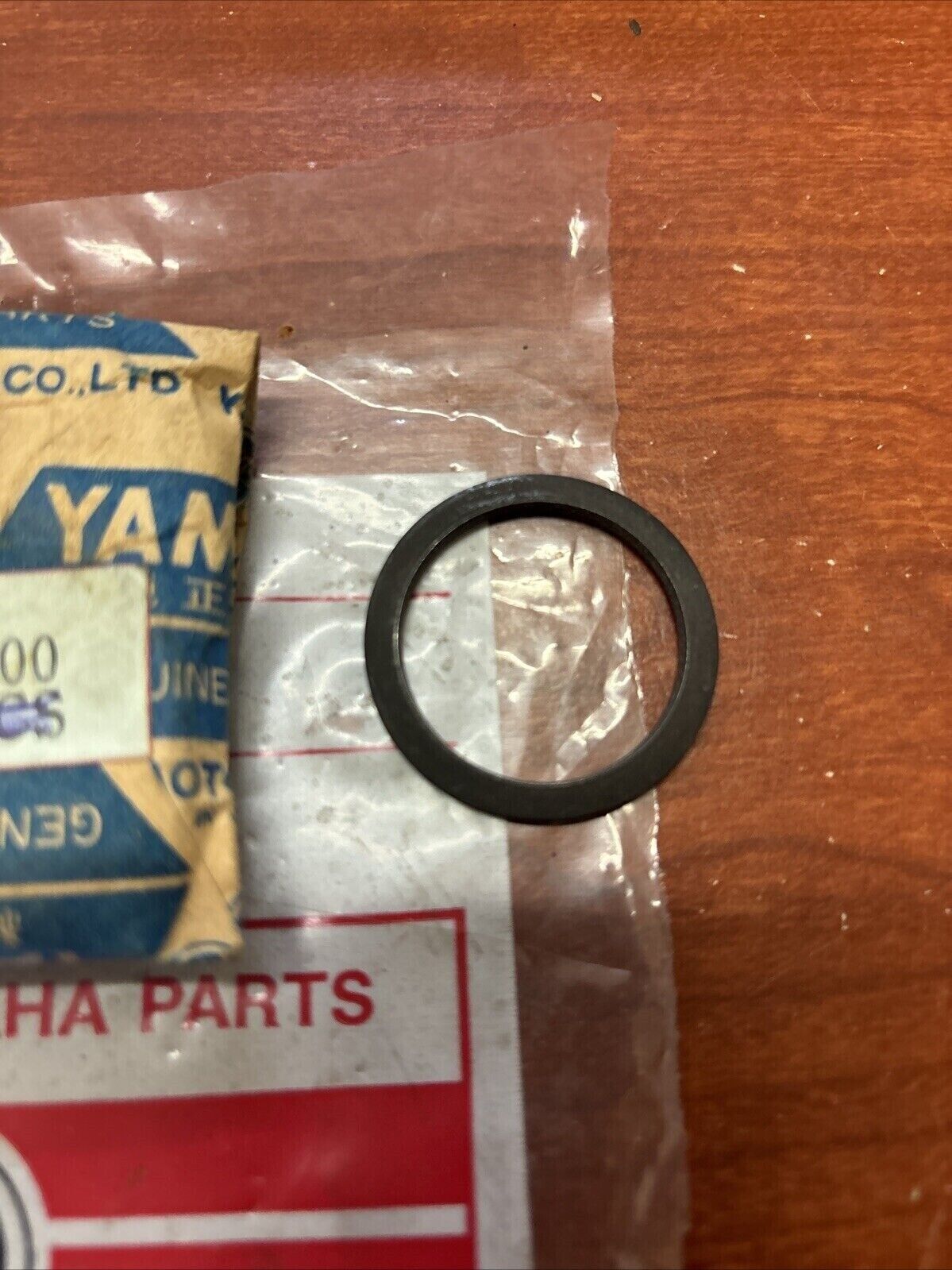 NOS Yamaha SPACER 806-17648-00-00 SUB 90208-28003-00 Y177