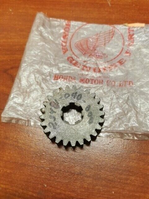 NOS Honda C65 TOP COUNTER SHAFT GEAR 23481-040-000 H75
