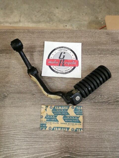 NOS YAMAHA TX650 XS650 1975 - 1981 FRONT FOOTREST ASSY 447-27410-00-00 Y190