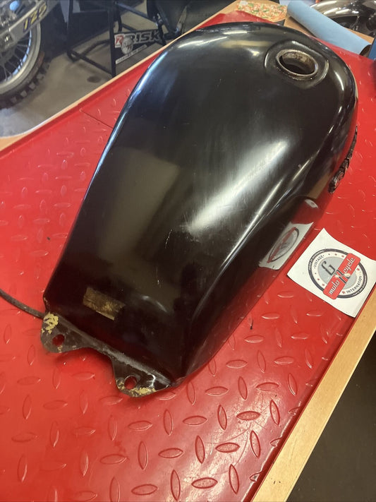 Suzuki GS750T 1982 Fuel tank gas petrol reservoir 2