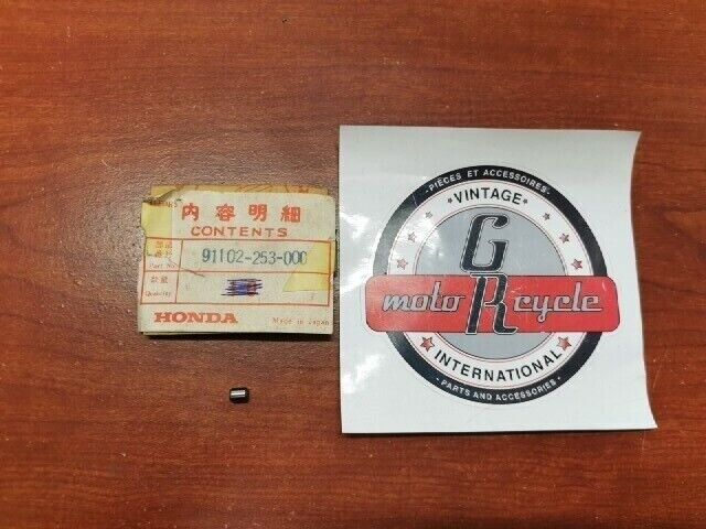 NOS Honda C70 C72 C75 C77 ROLLER (5X6.25) 91102-253-000 H68