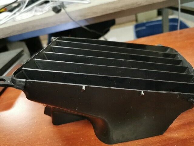 NOS Honda GL1500 RIGHT SIDE UNDER COWL LOUVER BROKEN PIN 64285-MN5-000 H106