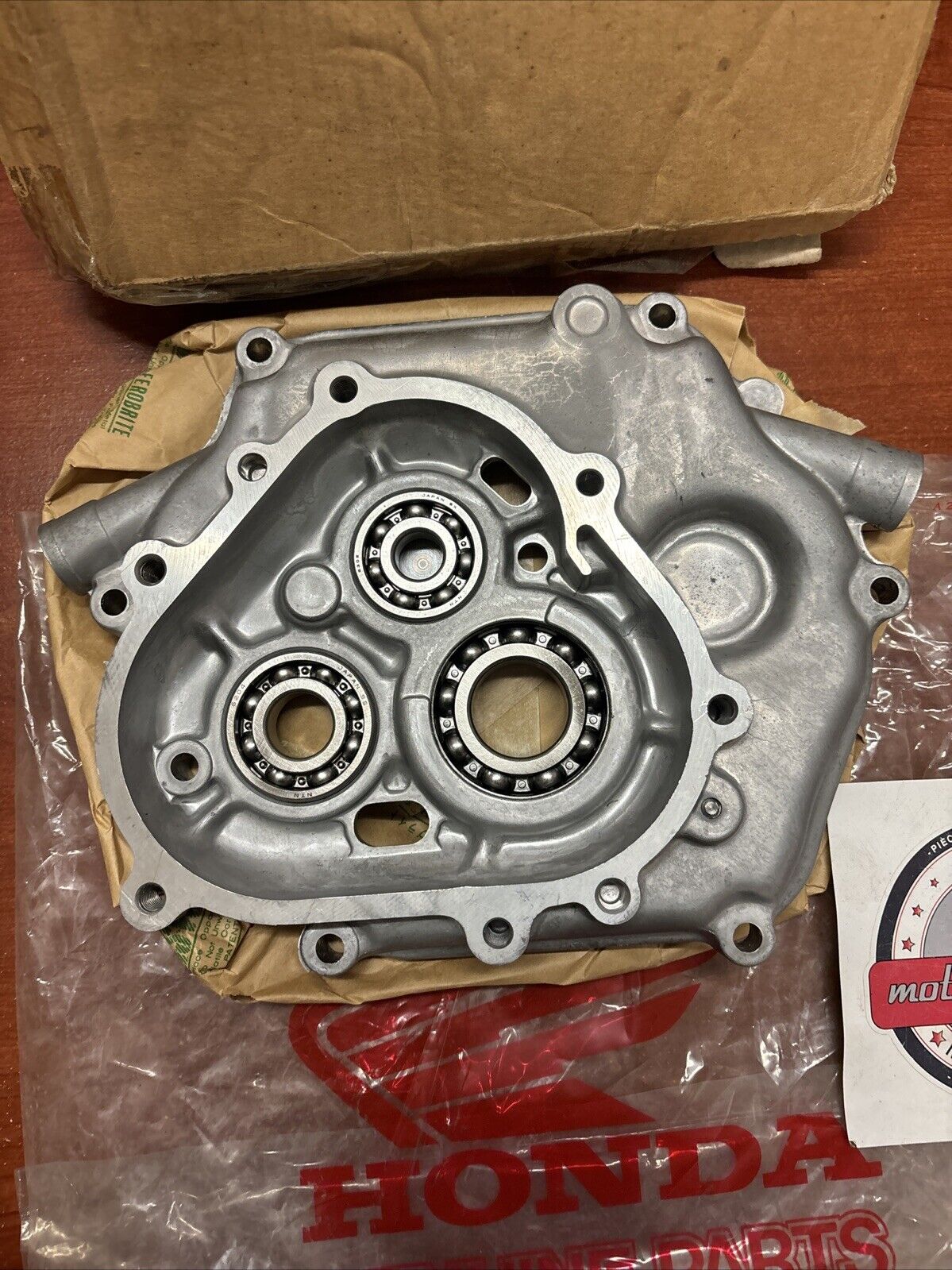 NOS Honda GX240 GX270 CRANKCASE COVER 11300-ZE2-620 SUB H175