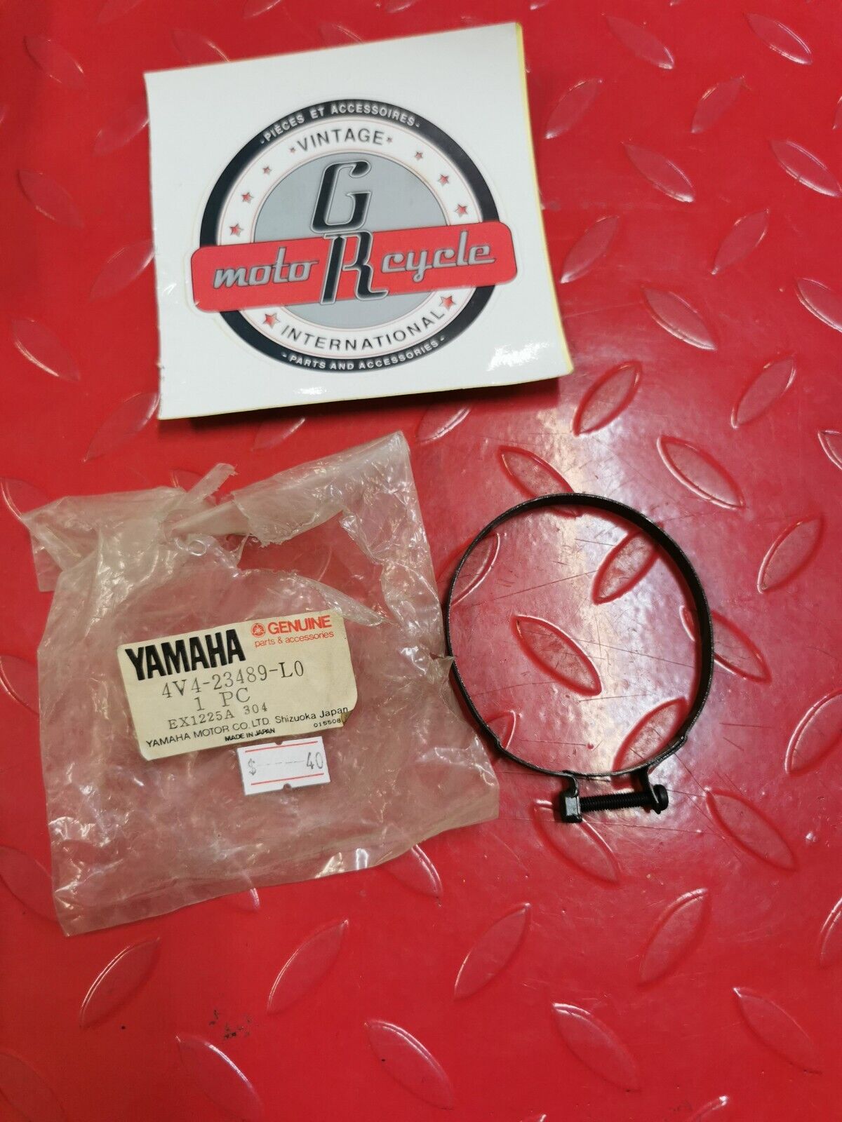 NOS YAMAHA LOWER FORK BOOT 4V4-23489-L0 Y30