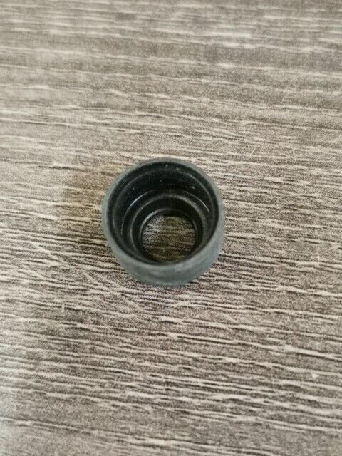 NOS YAMAHA XT600N XS400 XJ750RJ XS400F VALVE STEM SEAL 1L9-12119-00-00 Y169