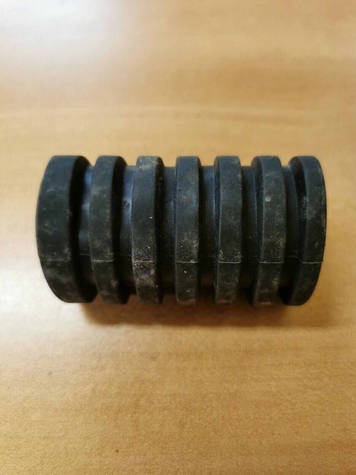 NOS YAMAHA FOOTREST COVER 214-27413-00-00 Y38