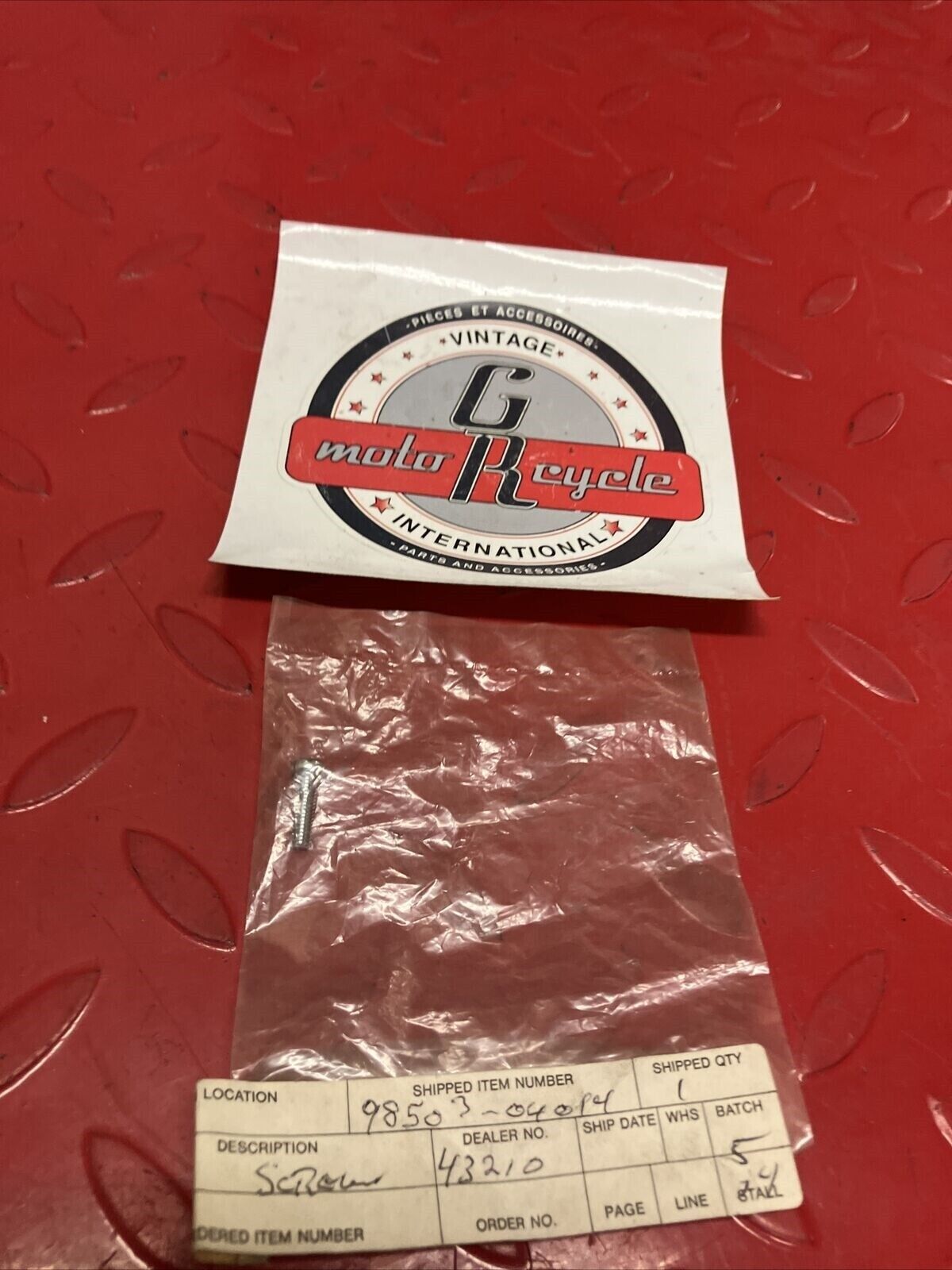 NOS YAMAHA SCREW PAN HEAD 98503-04014-00 SUB BY 98580-04014-00 Y66