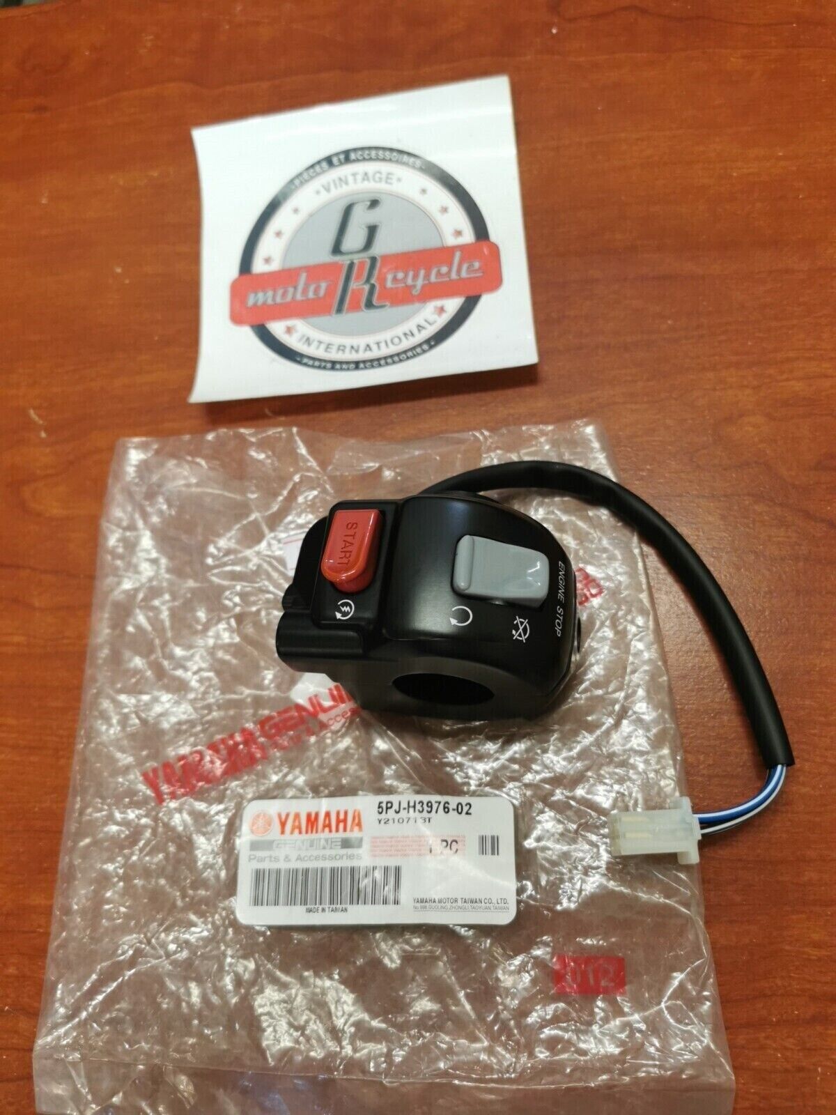 NOS Yamaha HANDLE SWITCH 5PJ-H3976-02-00 Y85