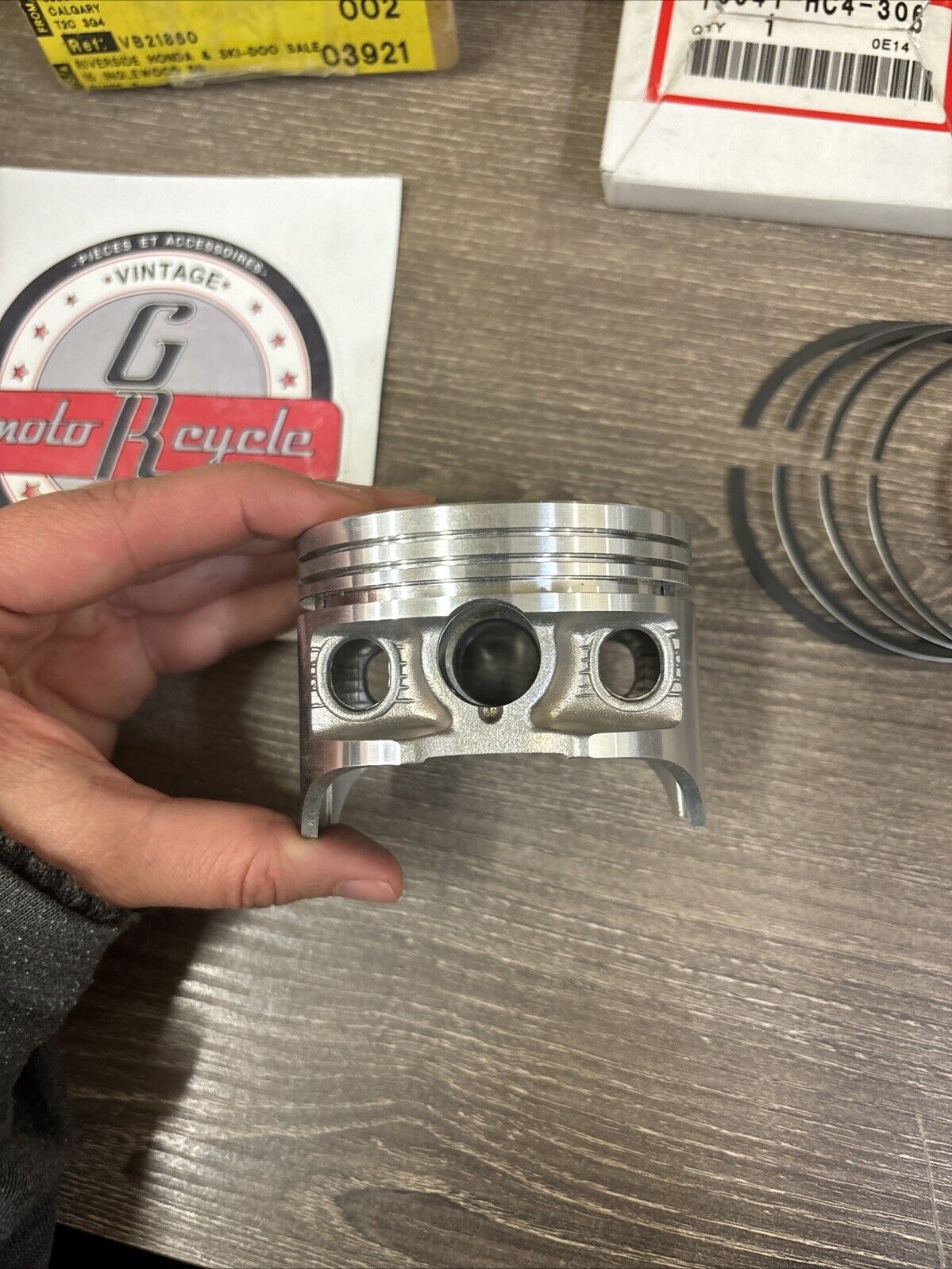 NOS Honda TRX300 TRX300FW PISTON & RING 0.75 13104-HC4-305 13041-HC4-306 H136