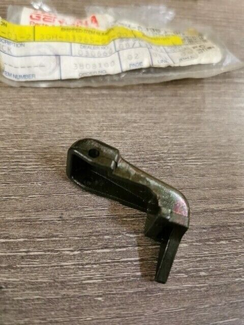 NOS YAMAHA YFM250A YFM350ERF 1990 - 1995 LEVER LOCK 3GH-83965-00-00 Y104