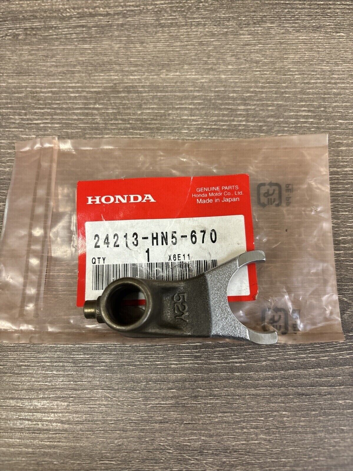NOS Honda TRX350 REAR GEARSHIFT FORK 24213-HN5-670 H118