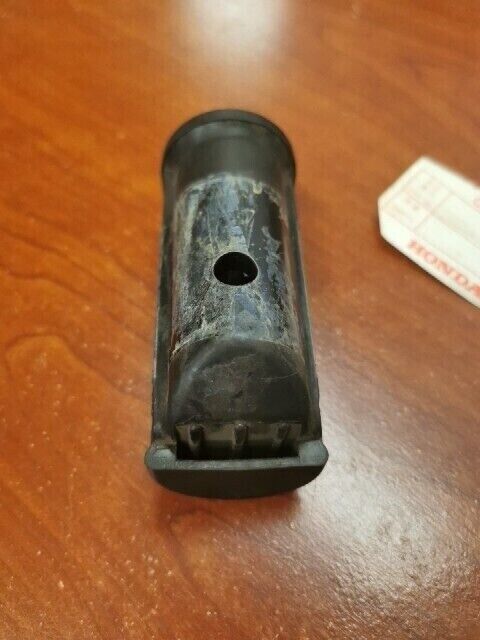 NOS Honda CB125TD CB400SS CB650 CB750 CB900 FOOTPEG RUBBER 50661-425-670 H99
