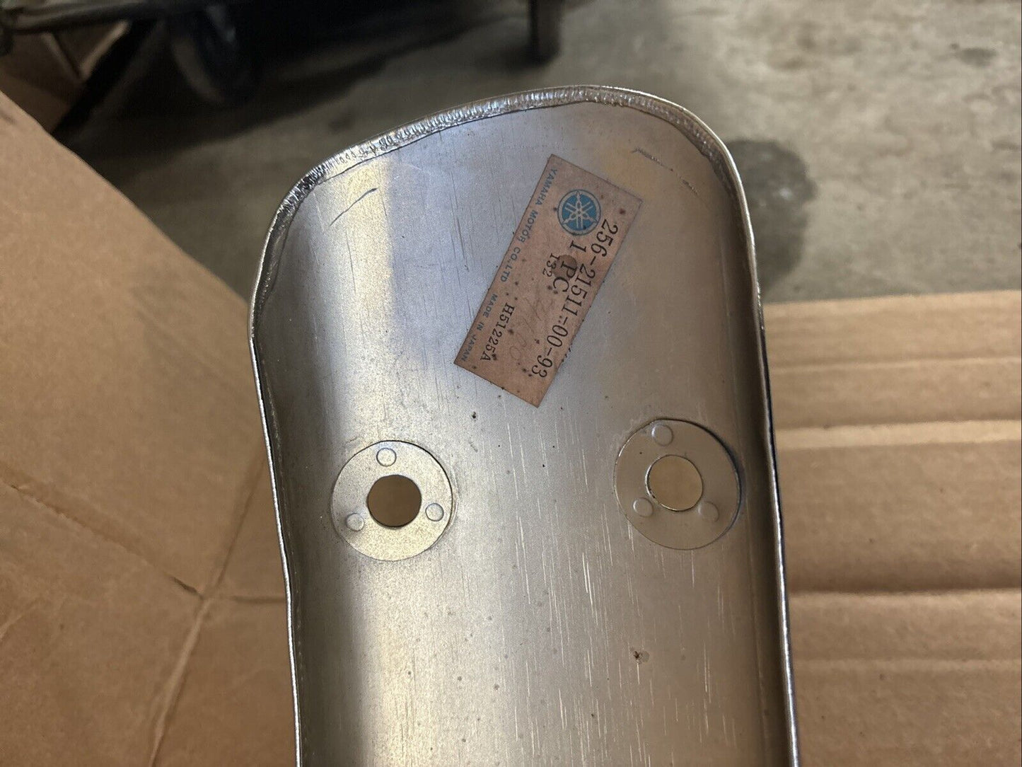 NOS Yamaha XS1 XS1B FRONT FENDER XS650 256-21511-00-93 SUB 256-21510-10-93 Y103