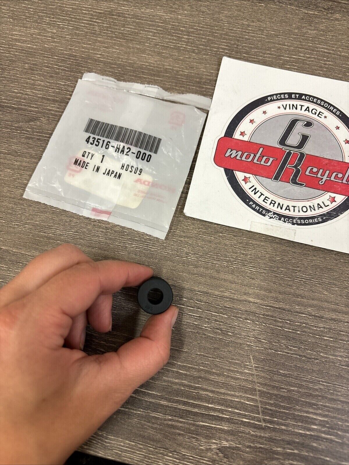 NOS Honda ATC250R CBR1000R OIL CUP MOUNTING RUBBER 43516-HA2-000 H117